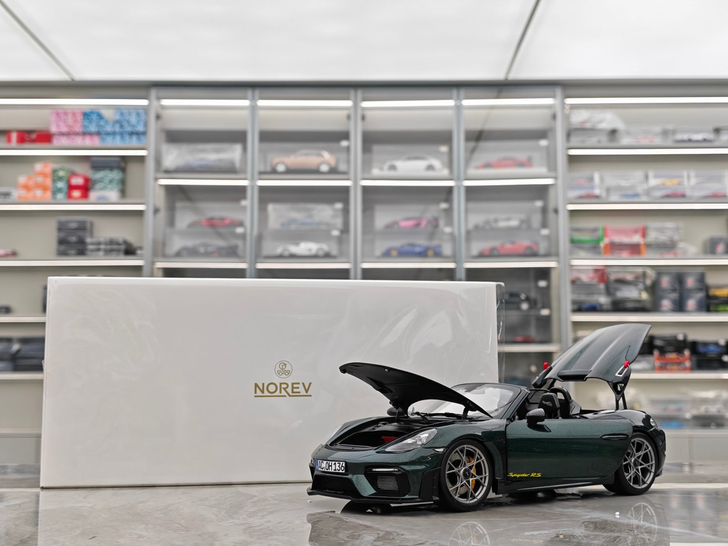 NOREV 1/18 Porsche 718 Spyder RS – Forest Green (187272)