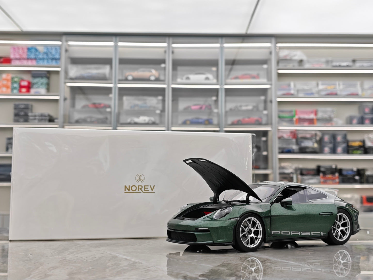 NOREV 1/18 Porsche 911 Metallic Green 187472