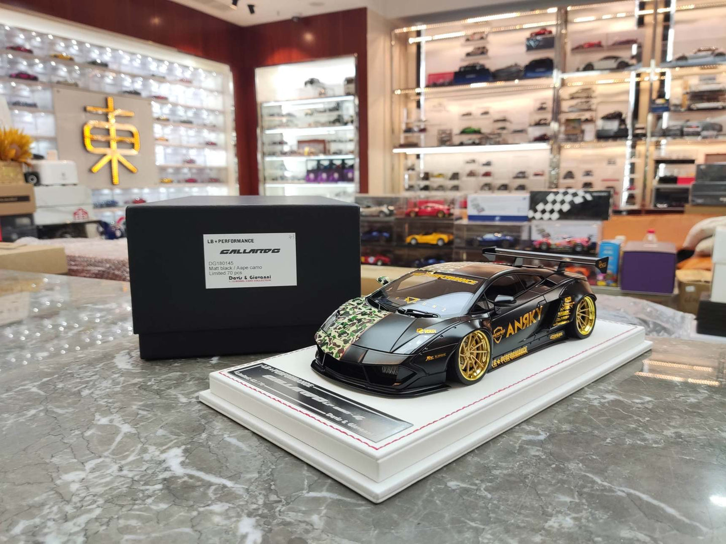 DG 1/18 Lamborghini Gallardo LP560-4 Camouflage Two-Tone (DG141)