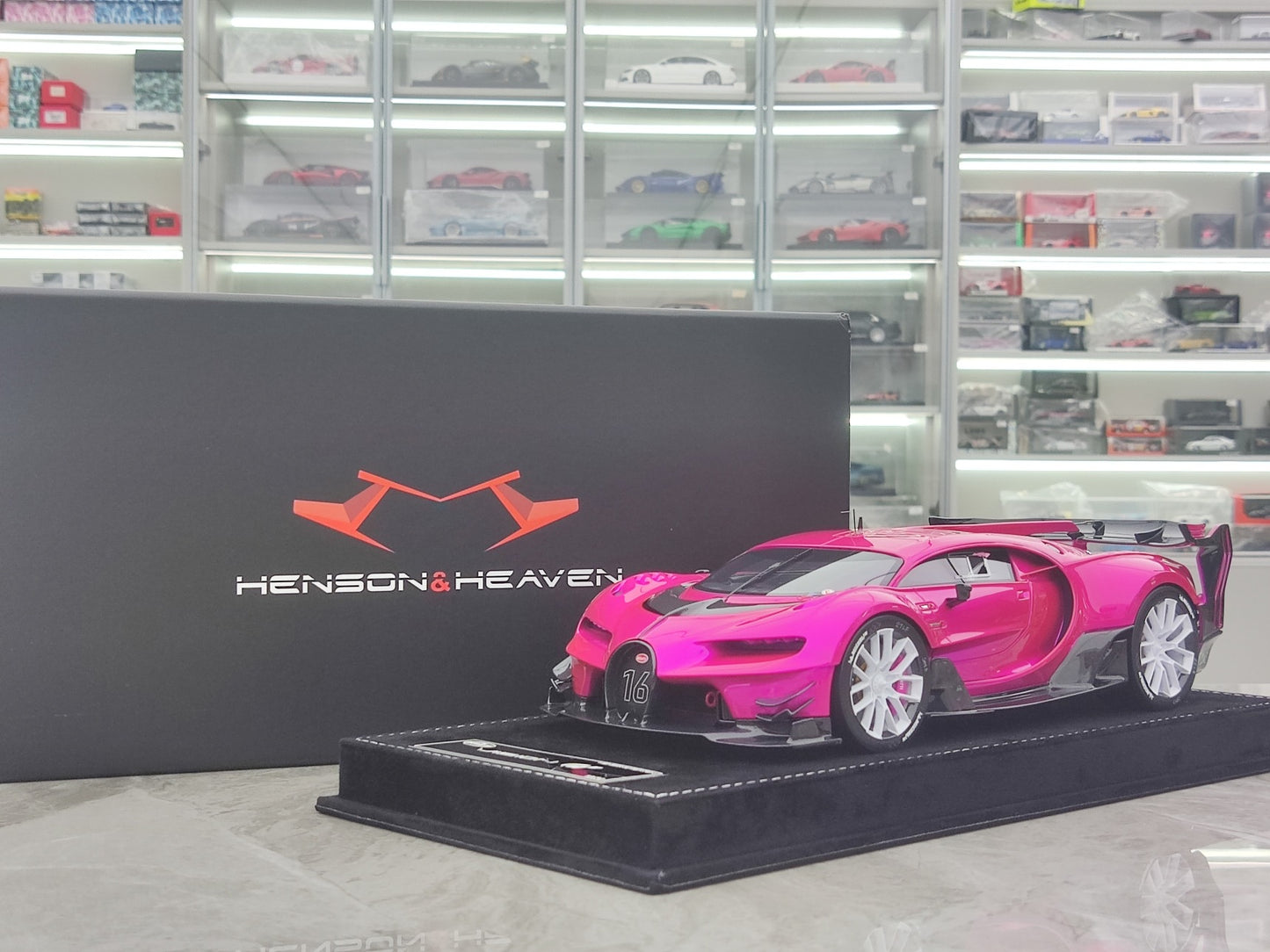 HH Model 1/18 Bugatti Vision GT – Electric Pink (HH479)