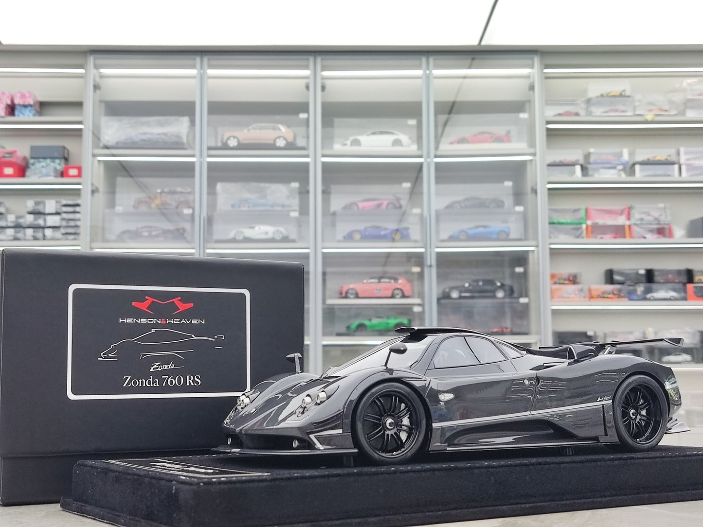 HH Model 1/18 Pagani Zonda Specials Gloss Black Carbon HH555