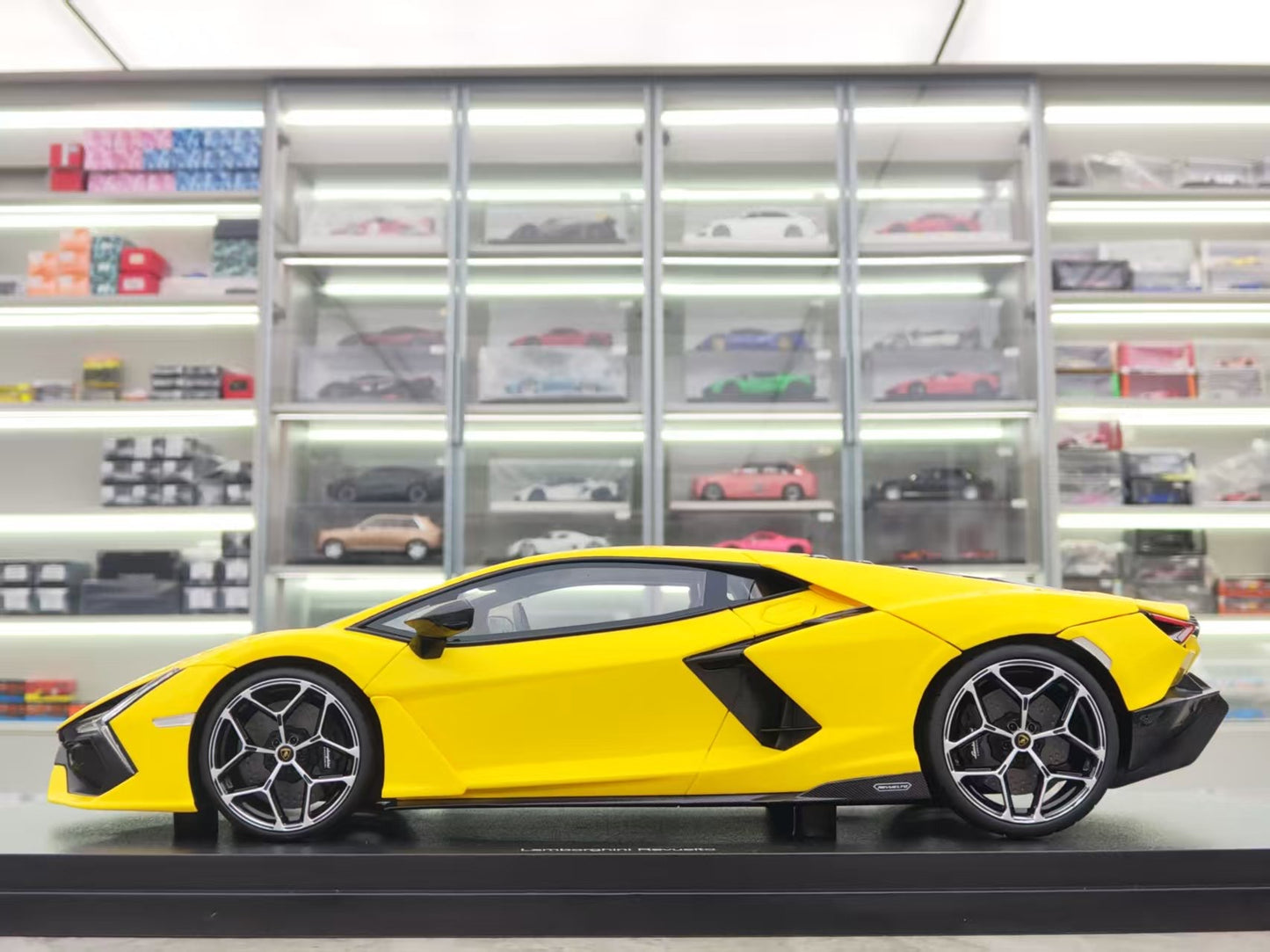 Topspeed 1/18 Lamborghini Revuelto Giallo Resin Model TS0620