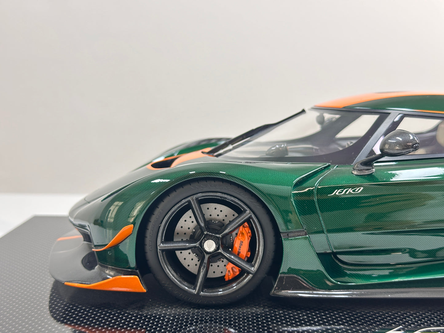 FRONTIART 1/12 Koenigsegg Jesko Carbon Emerald Green (FA190)