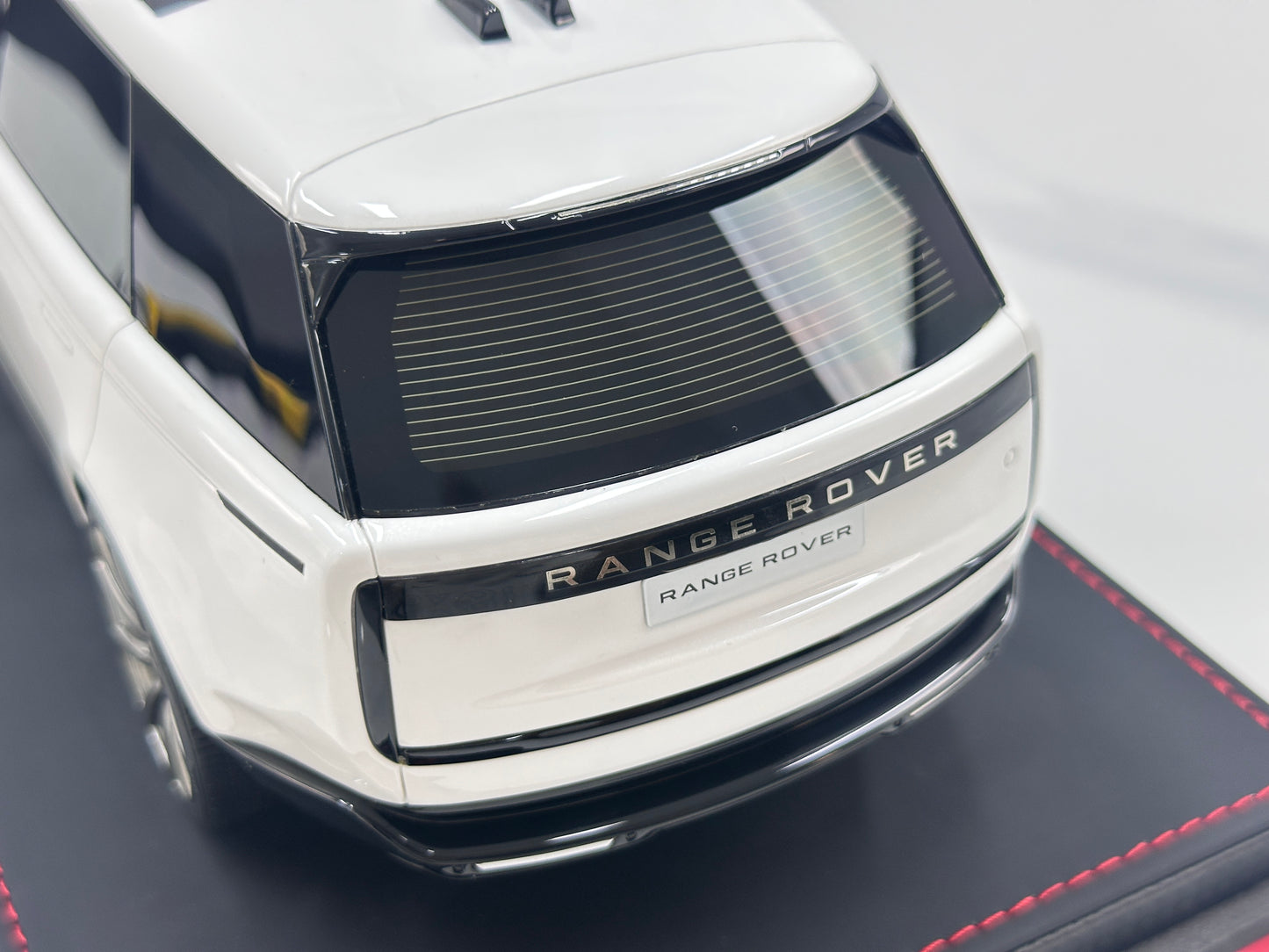 BBA MODEL 1/18 Land Rover Range Rover Autobiography Long Wheelbase White BBA070