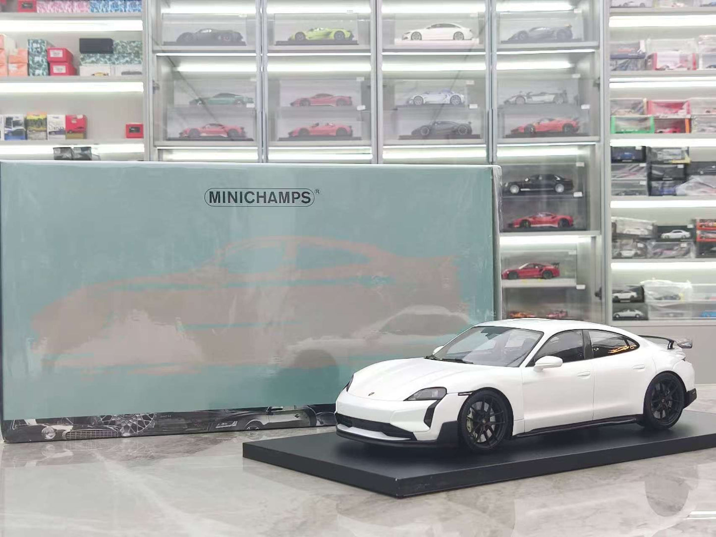 MINICHAMPS 1/18 Porsche TAYCAN TURBO GT - 2024 White Alloy Car Model 117069404