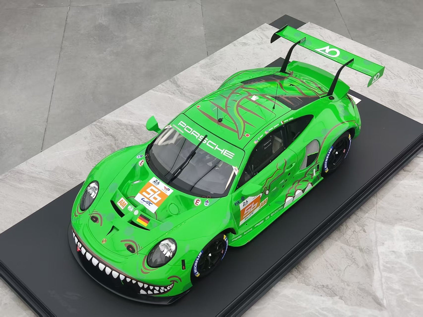 SPARK 1/8 Porsche 911 RSR 19 No.56 PROJECT 1-AO Le Mans 24H 2023 Green Dinosaur Livery 08G046