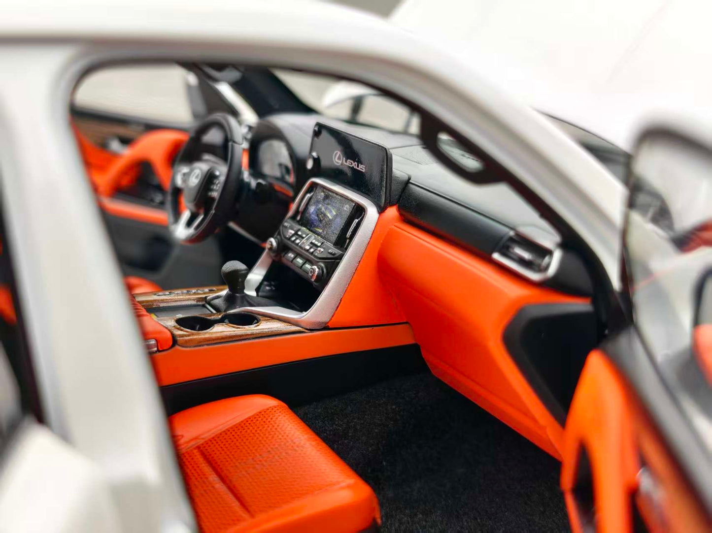 LCD 1/18 Lexus LX600 White Diecast Car Model LCD121