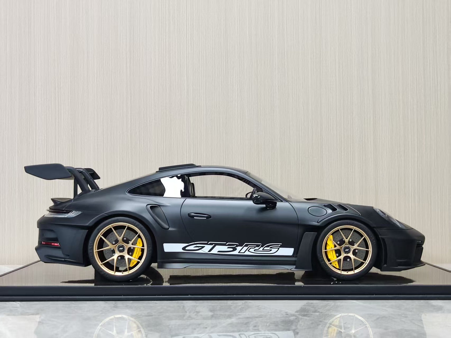 DINOMODEL 1/8 Porsche 992 GT3 RS – Matte Black (PR028P)