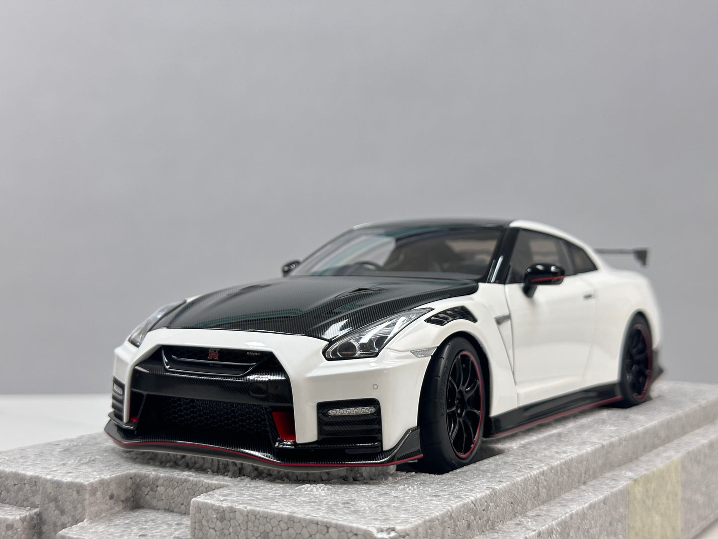 MOTORHELIX 1/18 Nissan GT-R NISMO (R35) Special Edition 2022 Brilliant Pearl White MH378