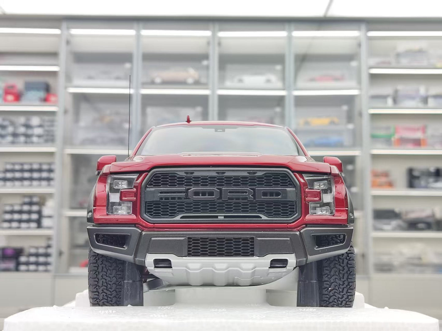 AUTO Art 1/18 Ford F-150 RAPTOR SUPERCREW 2019 Red 72948