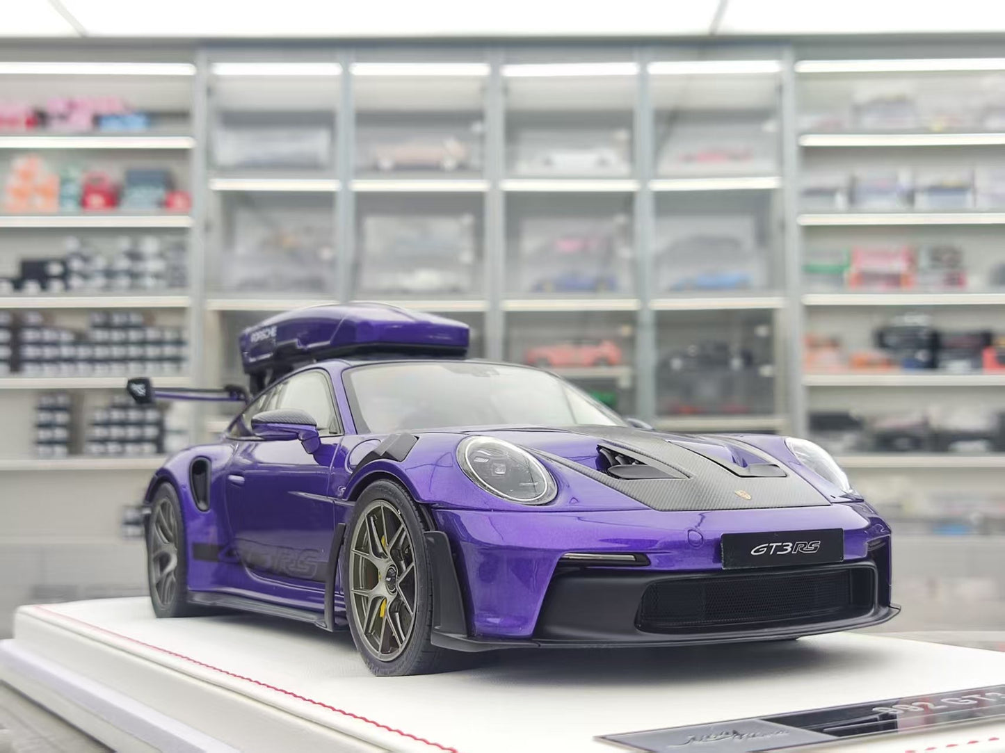 IVY 1/18 Porsche 992 GT3 RS Metallic Purple IM1837VBG