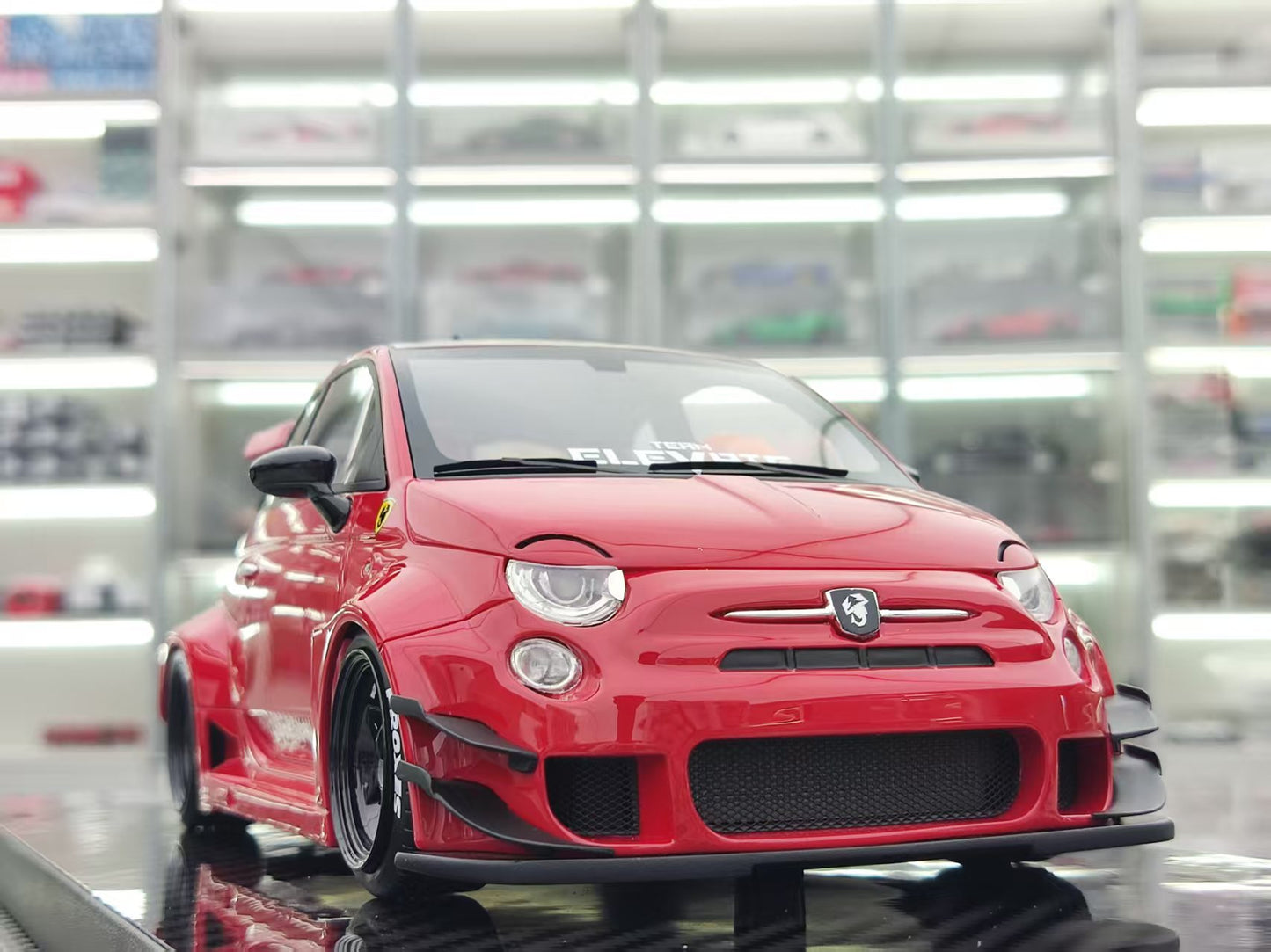 VIP 1/18 Abbas 595 Standard Red VIP183