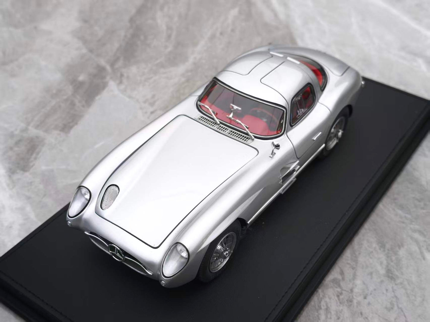 V8 MODEL 1/18 Mercedes 300SLR Silver V8001