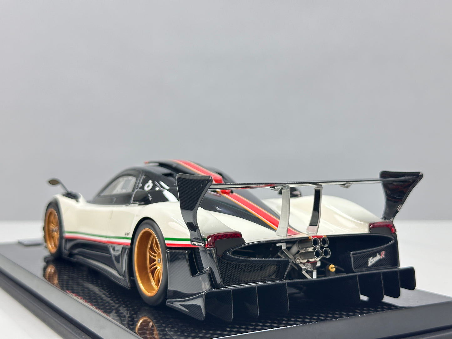 KASH MODEL 1/18 Pagani Zonda R Warm Pearl White KPZR003