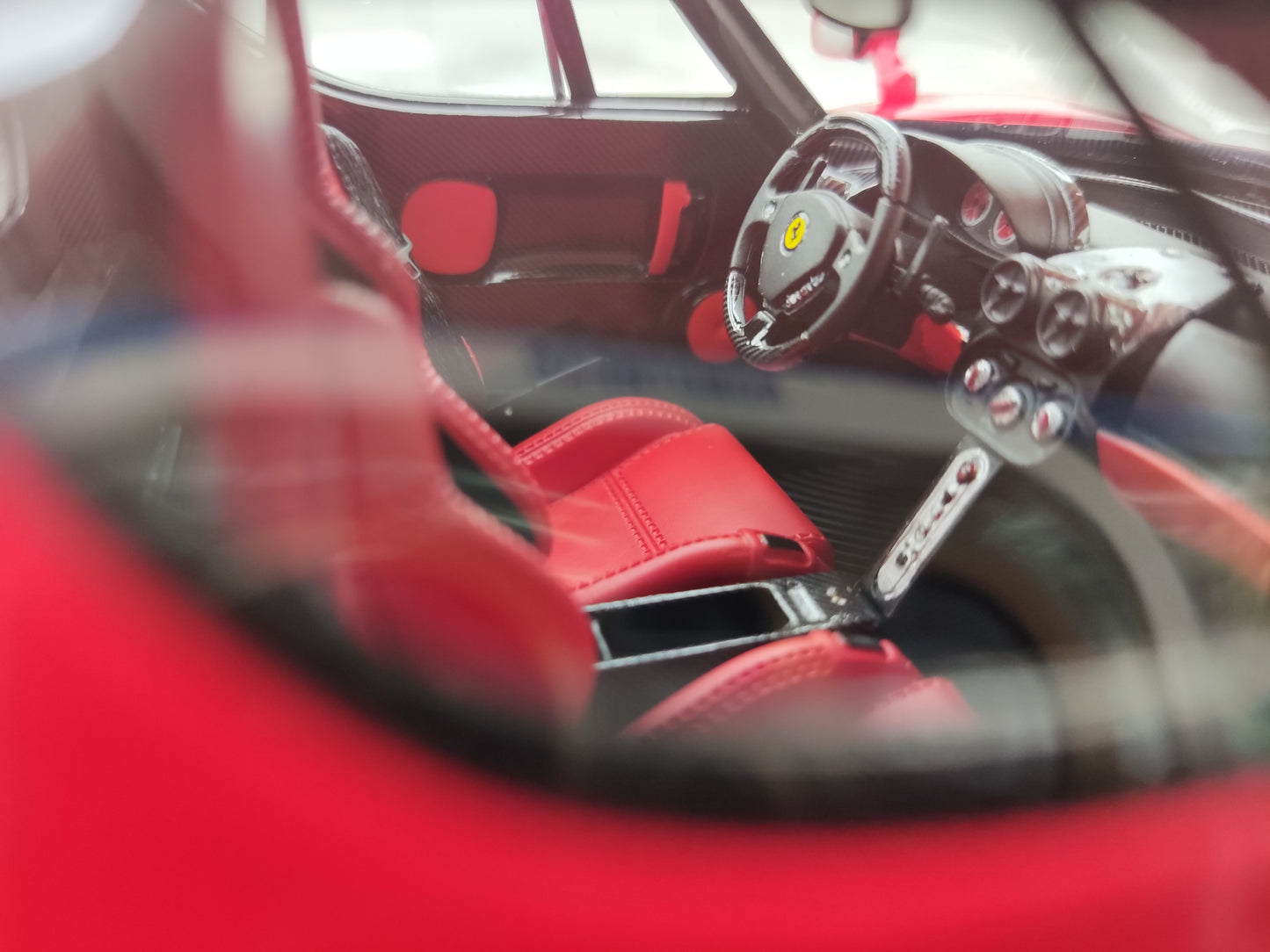 UU 1/18 Ferrari Enzo Standard Red Car Model Decoration JS-UU005