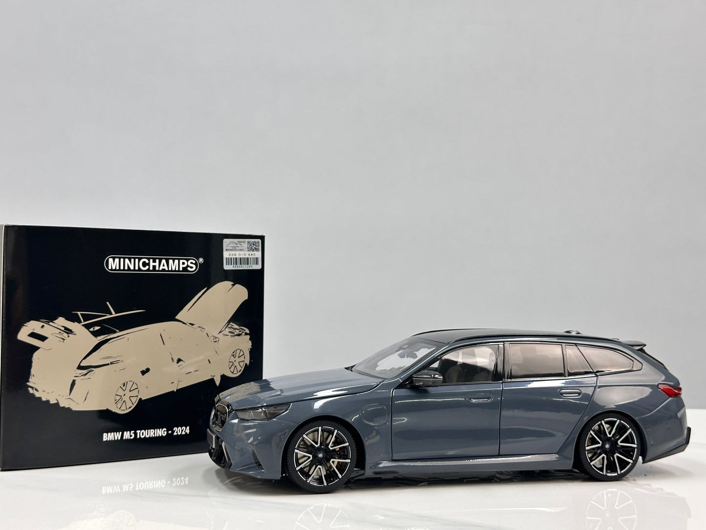 MINICHAMPS 1/18 BMW M5 Touring (2024) – Metallic Grey (110023901)