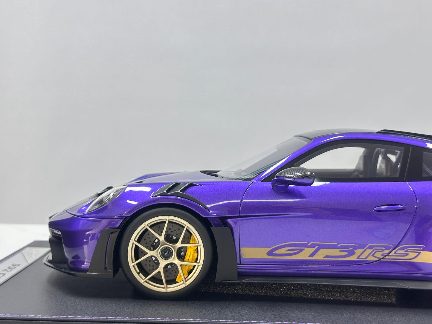 IVY 1/12 Porsche 992 GT3 RS – Purple with Gold Wheels (IVY245)