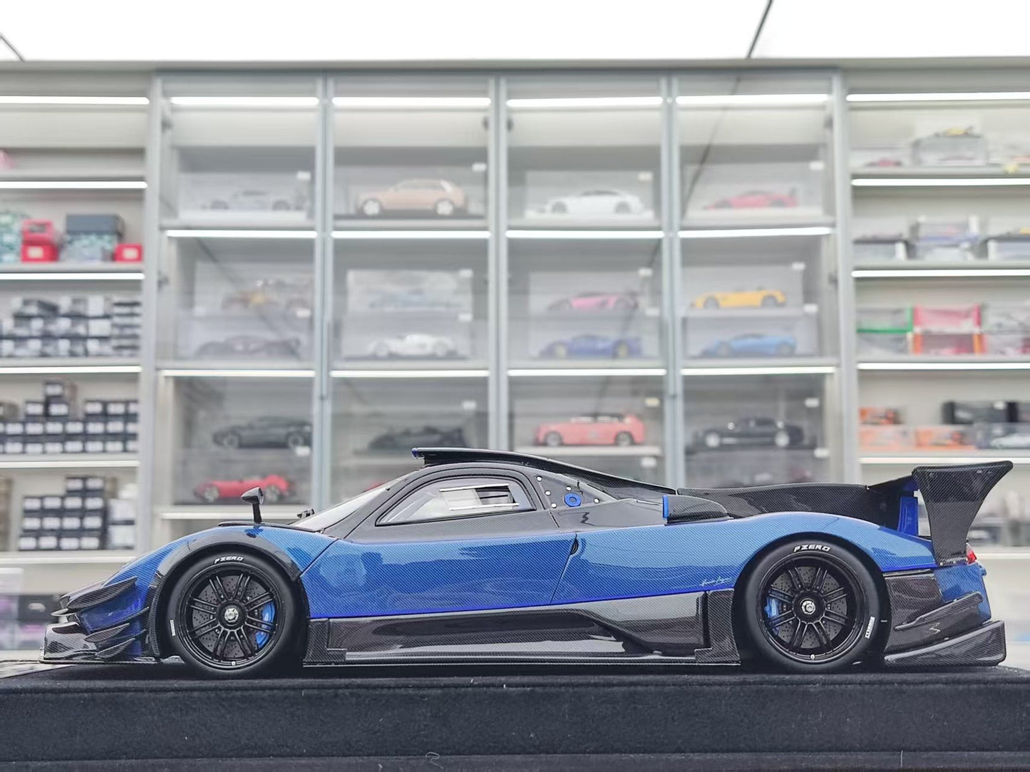 HH Model 1/18 Pagani Zonda R & Evolution Specials Blue/Black Dual Carbon HH564