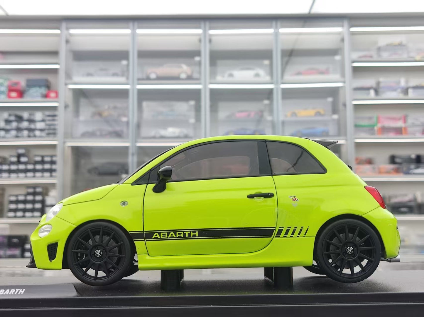 Solido 1/18 Fiat F595 Abarth Verde Adrianina 2023 Green S1811307