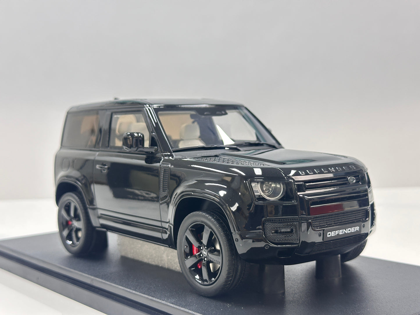 GT Spirit 1/18 Land Rover Defender 90 Black GT992