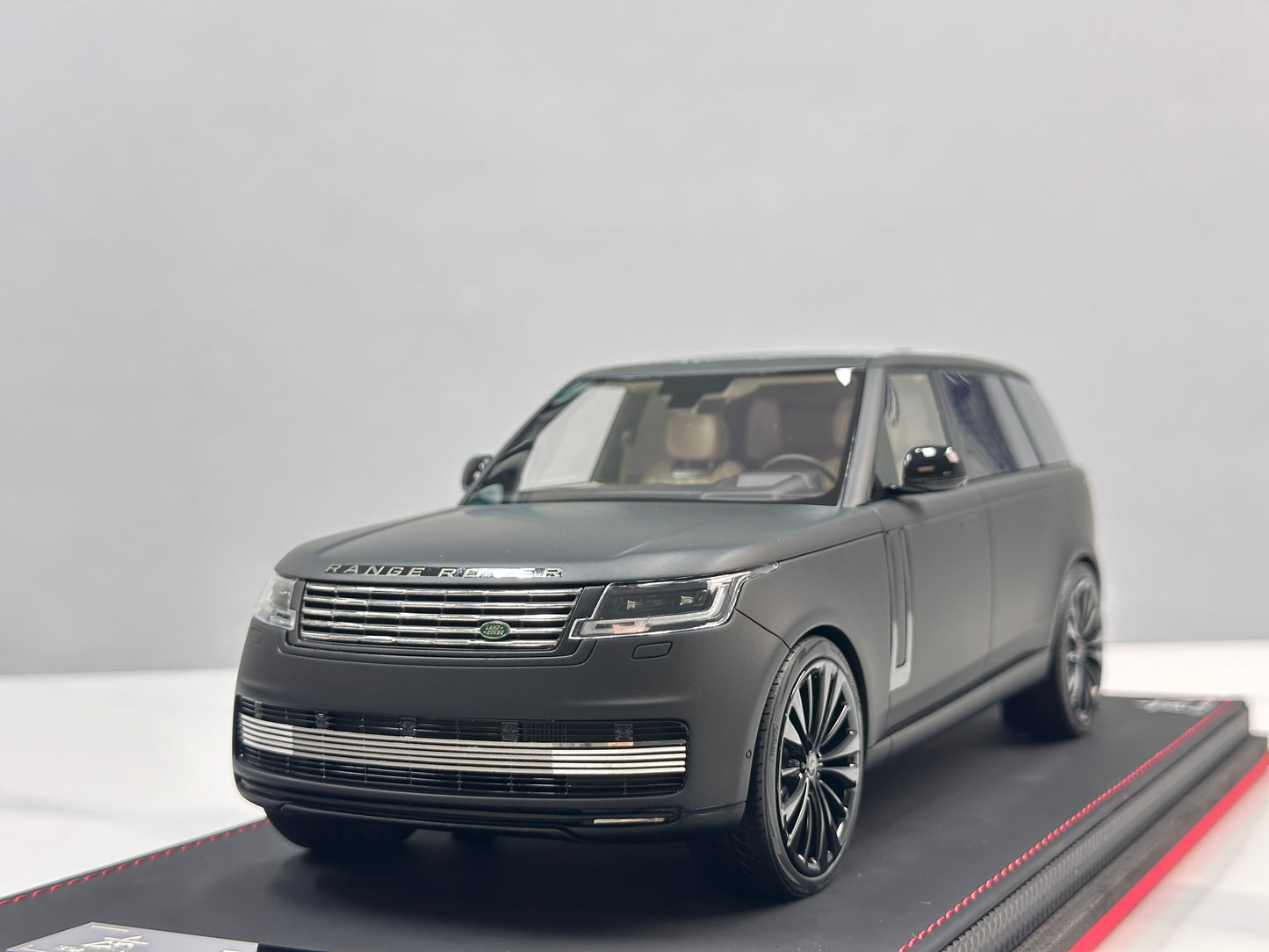 BBA Model 1:18 Land Rover Range Rover Autobiography — Matte Black (BBA068)