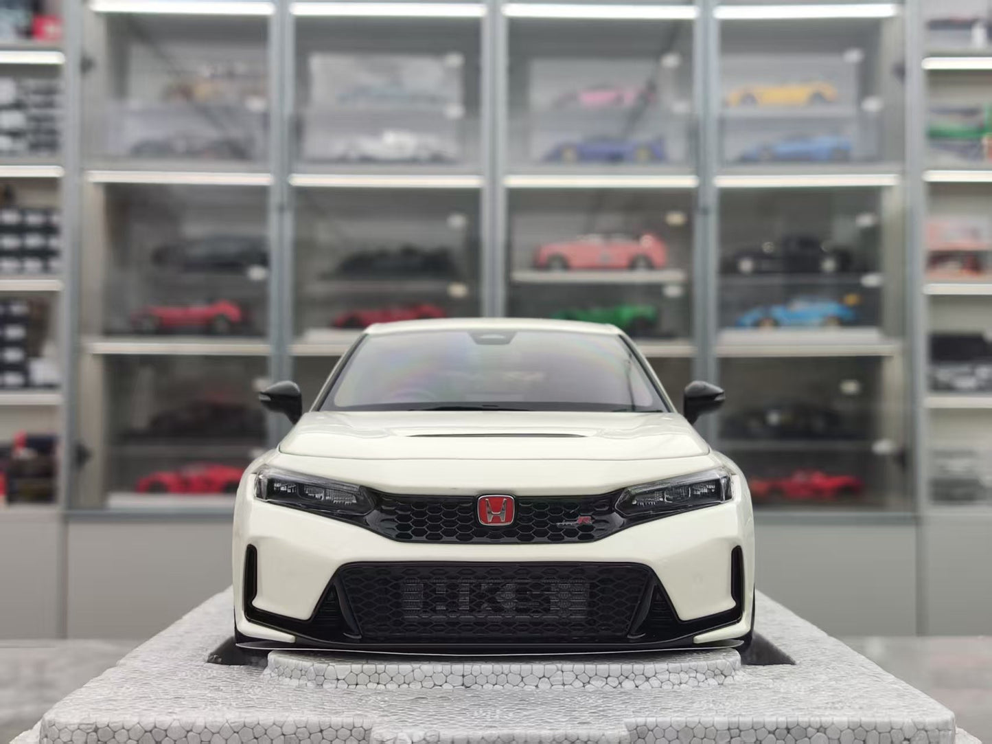 MOTORHELIX 1/18 Honda Civic Type R (FL5) HKS Livery Champion White MH350