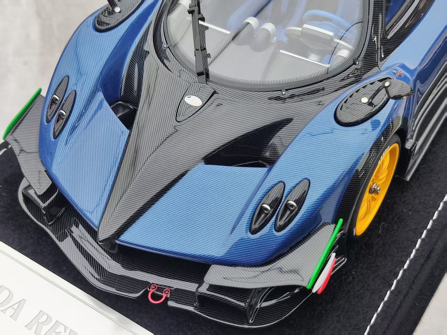 HH Model 1/18 Pagani Zonda R & Evolution Specials Blue & Black Double Carbon Italian Stripes HH566