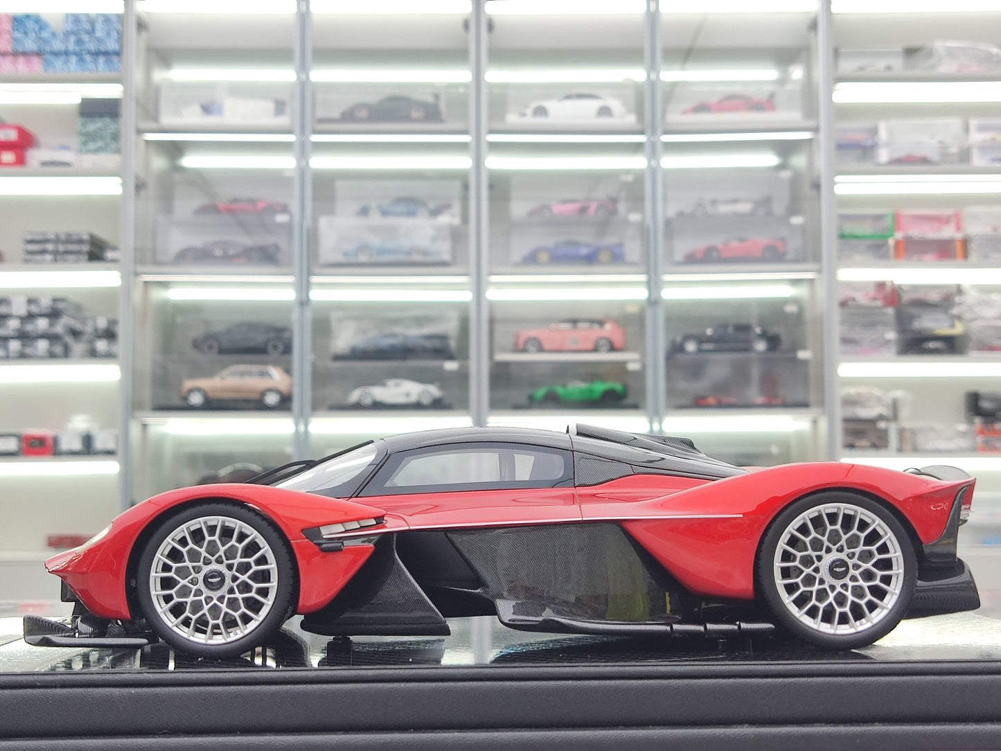 FRONTIART 1/18 Aston Martin Valkyrie Apple Red FA174