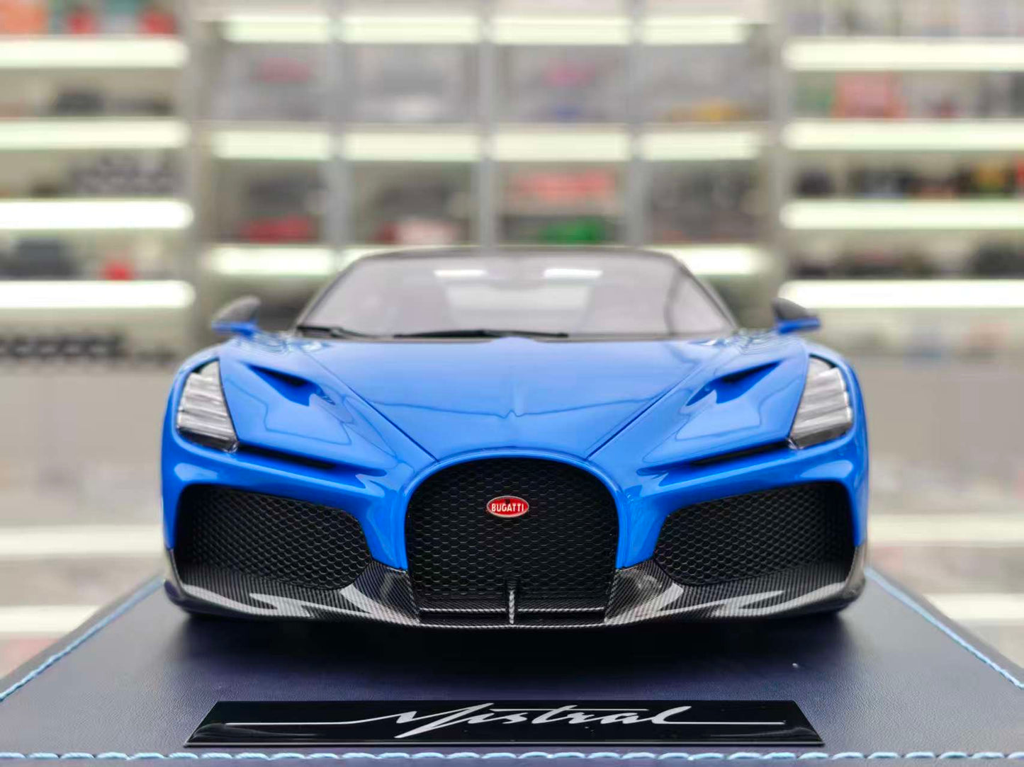 MR 1/18 Bugatti W16 Mistral, Blue, BUG015C