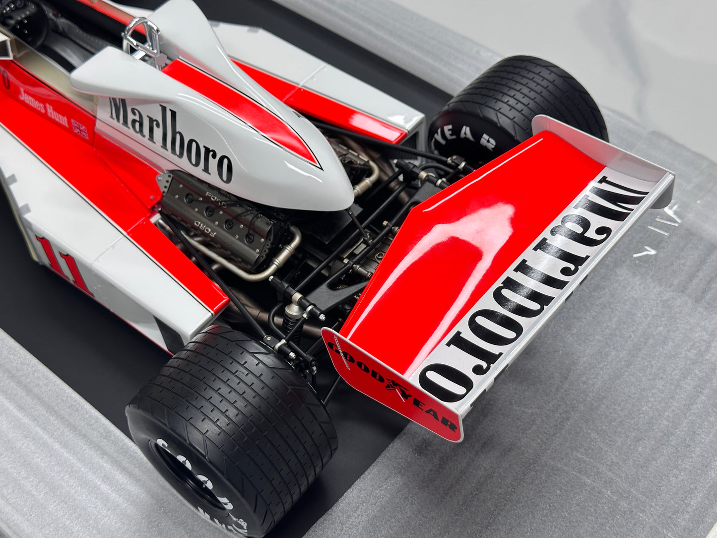 Spark 1/8 McLaren M23 No. 11 (3rd Place, 1976 Japanese GP) – James Hunt – Red & White Livery (08SP263)