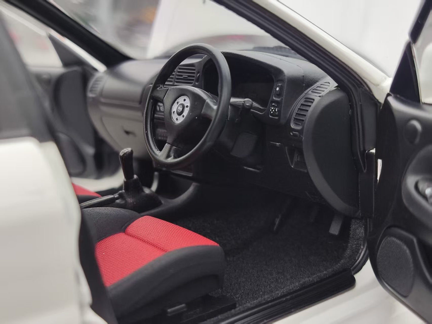 MOTORHELIX 1/18 Mitsubishi Lancer Evolution VI (6.5) Scottish White MH346