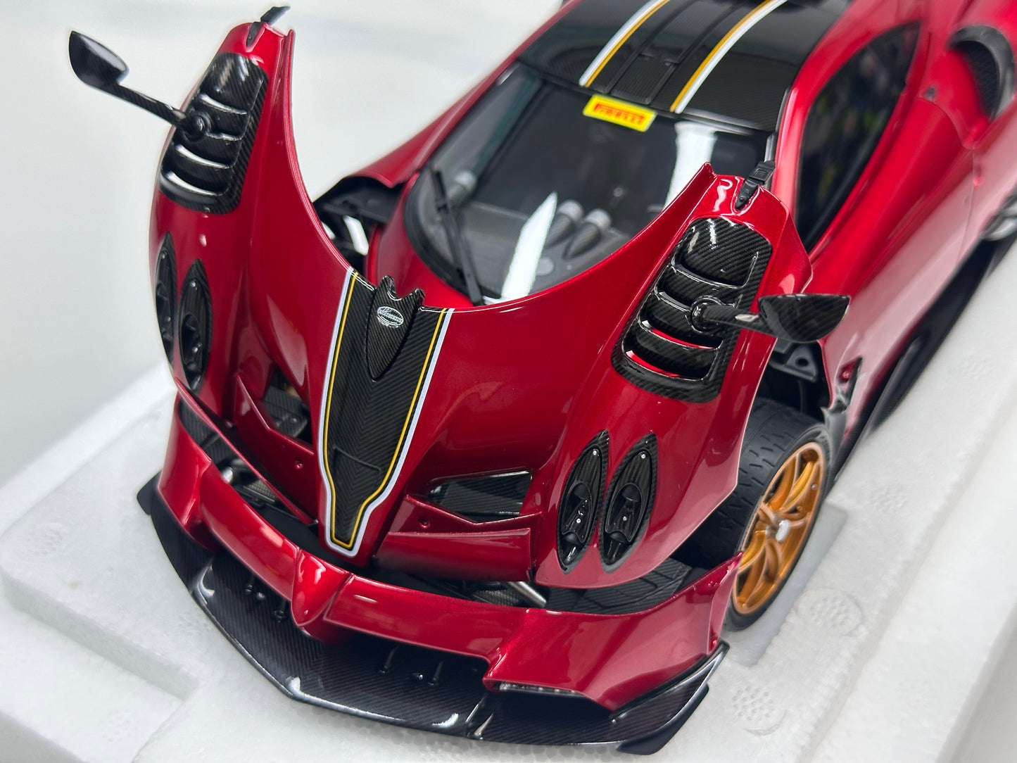 LCD 1/18 Pagani Imola Red LCD18023-RE