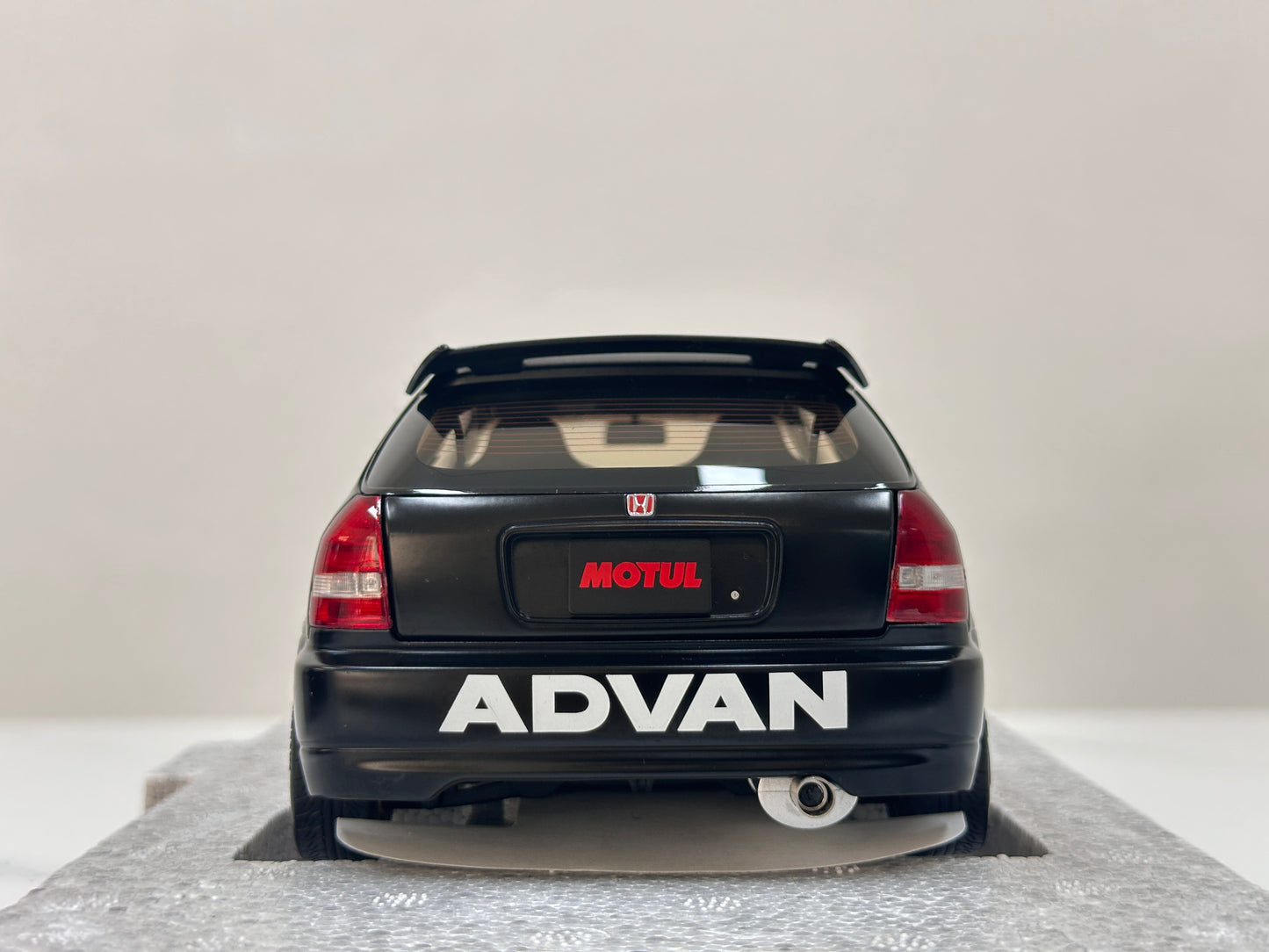 MOTORHELIX 1/18 Honda Civic Type R (EK9) Matte Black with Yellow Lights MH358