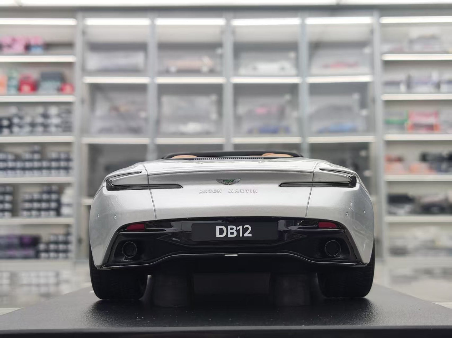 GT Spirit 1/18 Aston Martin DB12 VOLANTE Silver GT945
