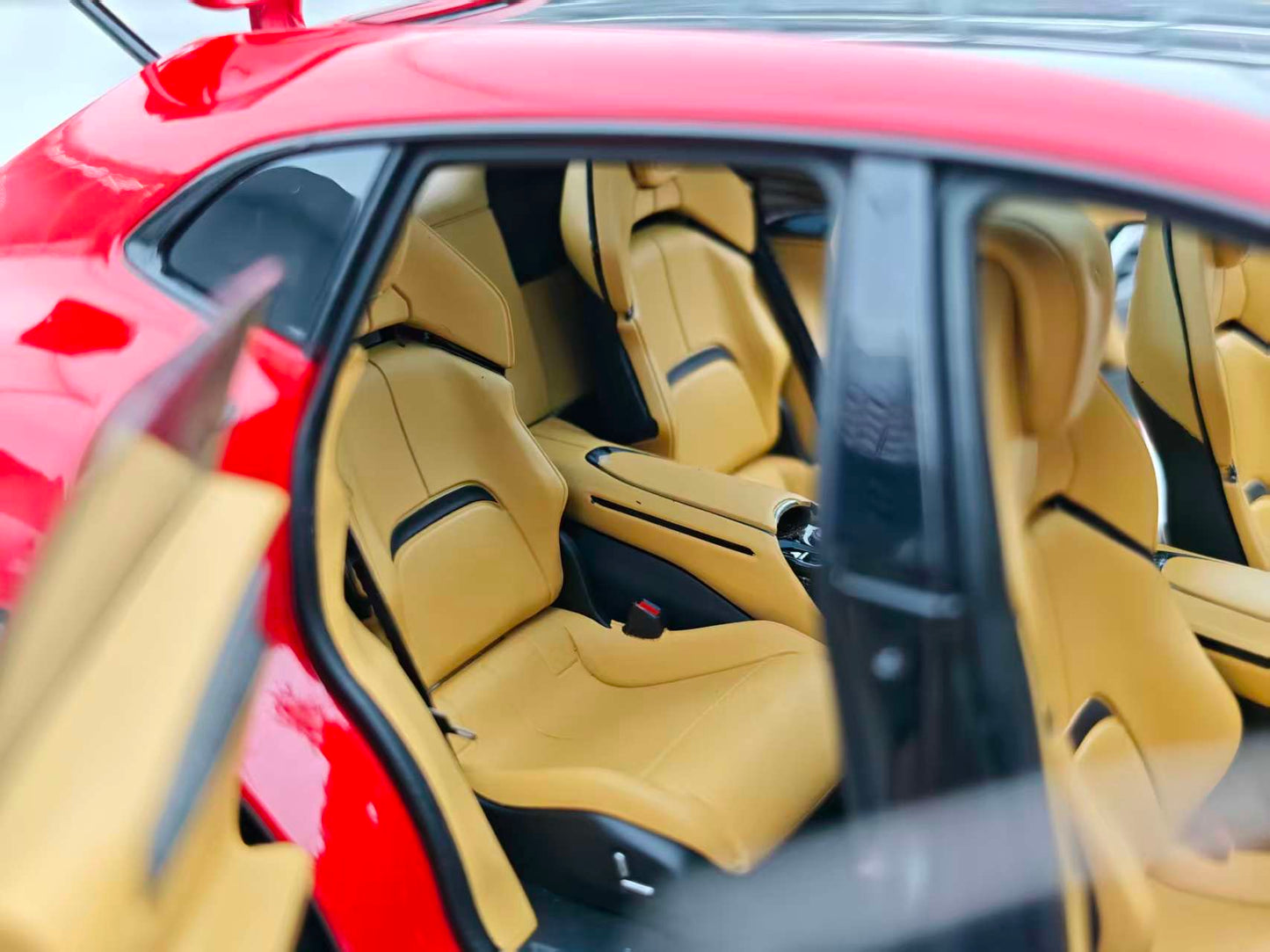 BBR 1/18 Ferrari Purosangue with Panoramic Sunroof, Standard Red (HE180053B)