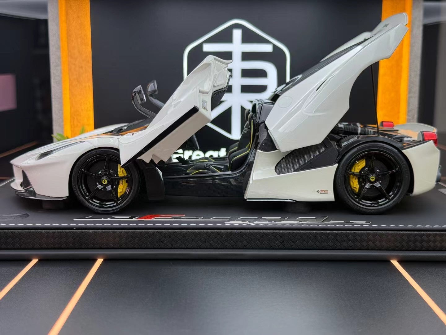 BBR 1/18 Ferrari LaFerrari Aperta Avus White 03/24 DDJ021