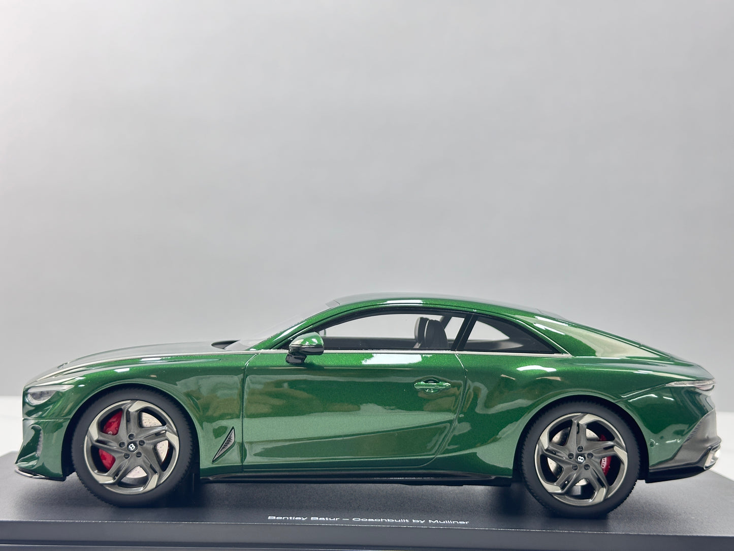 Topspeed 1/18 Bentley Batur Scarab Green TS0672