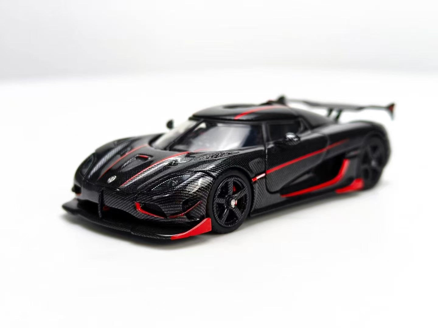 Frontiart 1/64 Koenigsegg Agera RS Genesis Carbon + Red Stripes