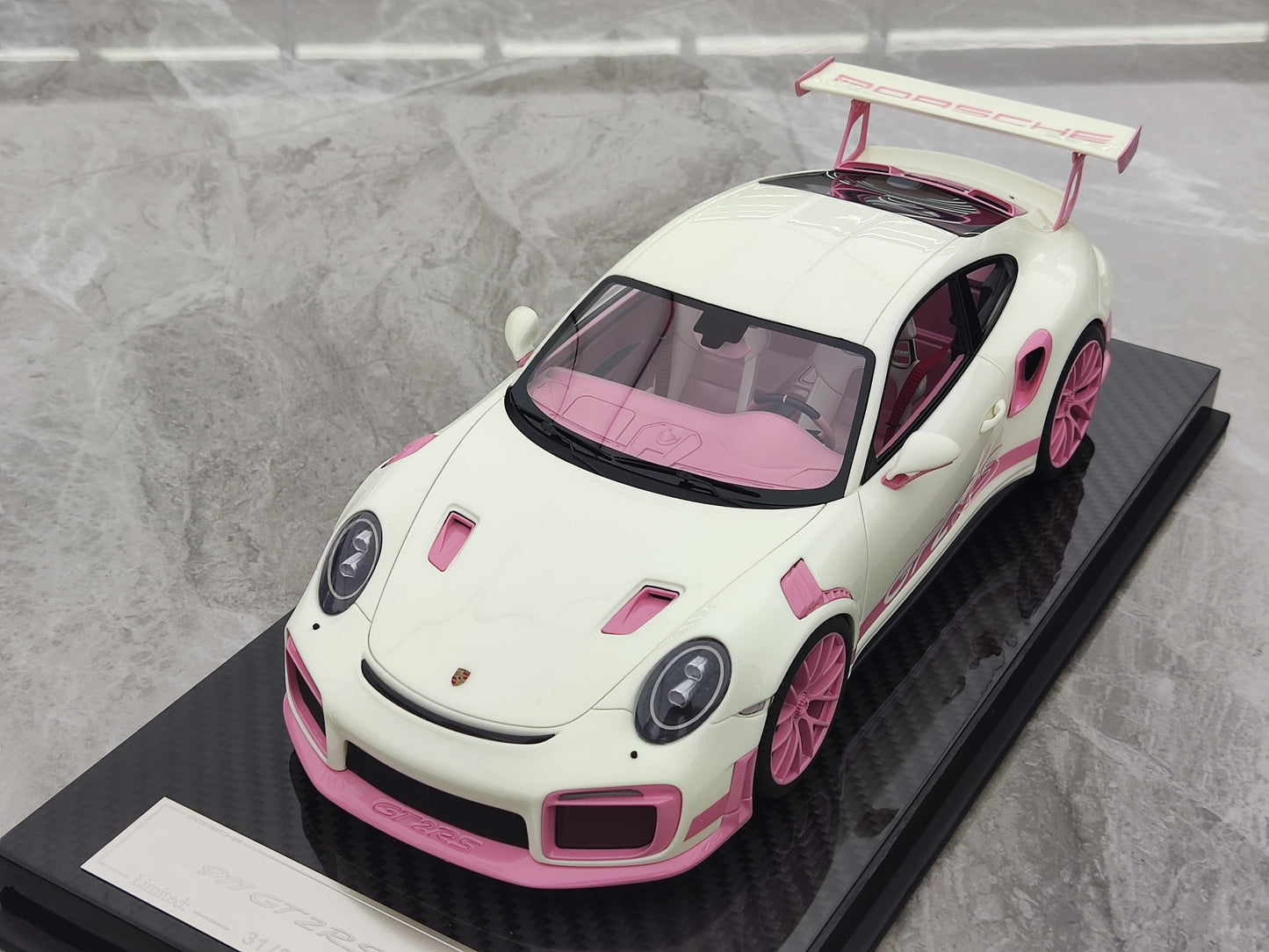 UU 1/18 Porsche 911 GT2 RS Fluorescent Pink Simulated Car Model JS-UU008