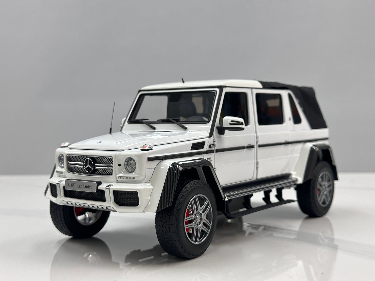 Almost Real 1/18 Mercedes-Benz G 650 Landaulet Metallic White 820213