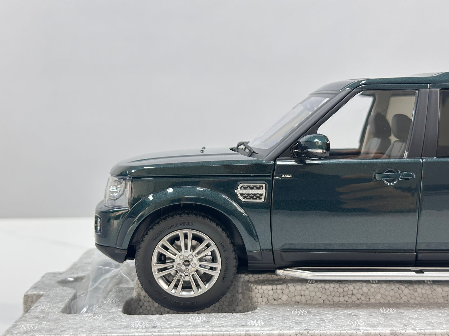 WHELART 1/18 Land Rover Discovery 4 – British Green (WH016)