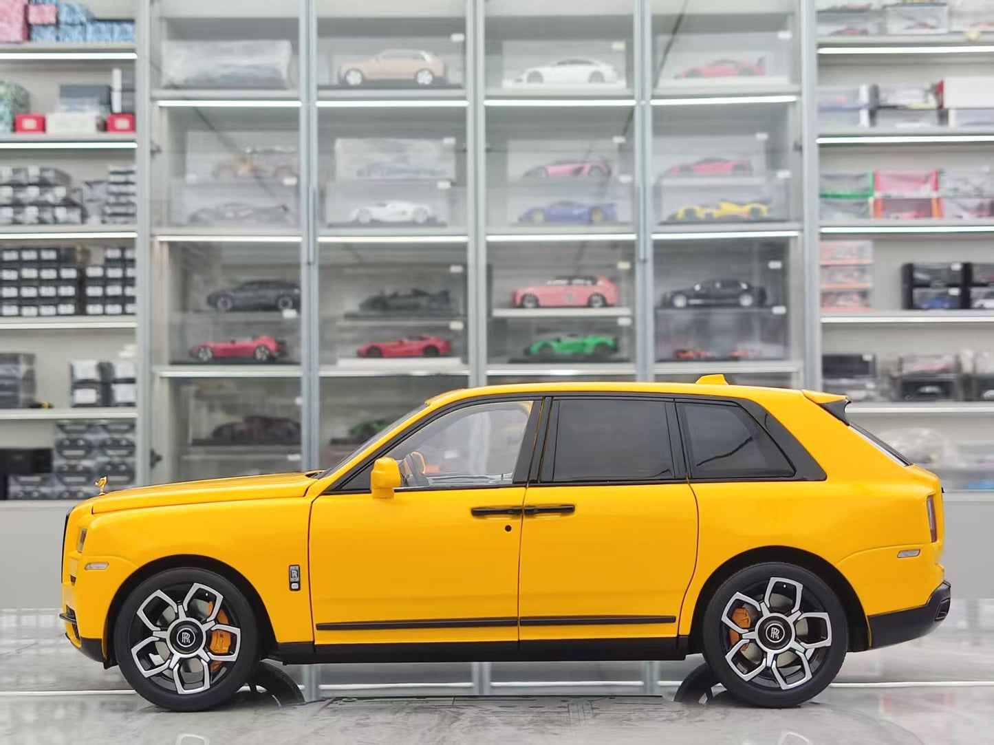 ZP 1/18 Rolls-Royce Cullinan BB Fishing Seat, Metallic Yellow ZP109
