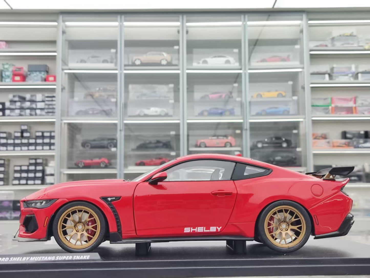 Solido 1/18 Ford Shelby Mustang Super Snake Race Red S1813801