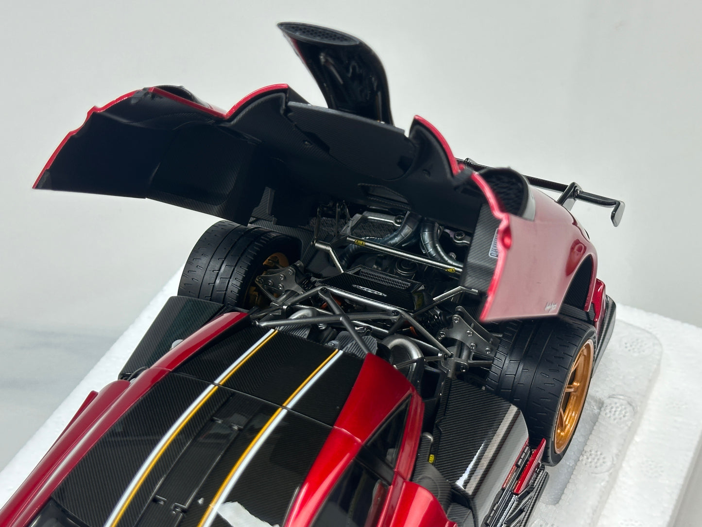 LCD 1/18 Pagani Imola Red LCD18023-RE