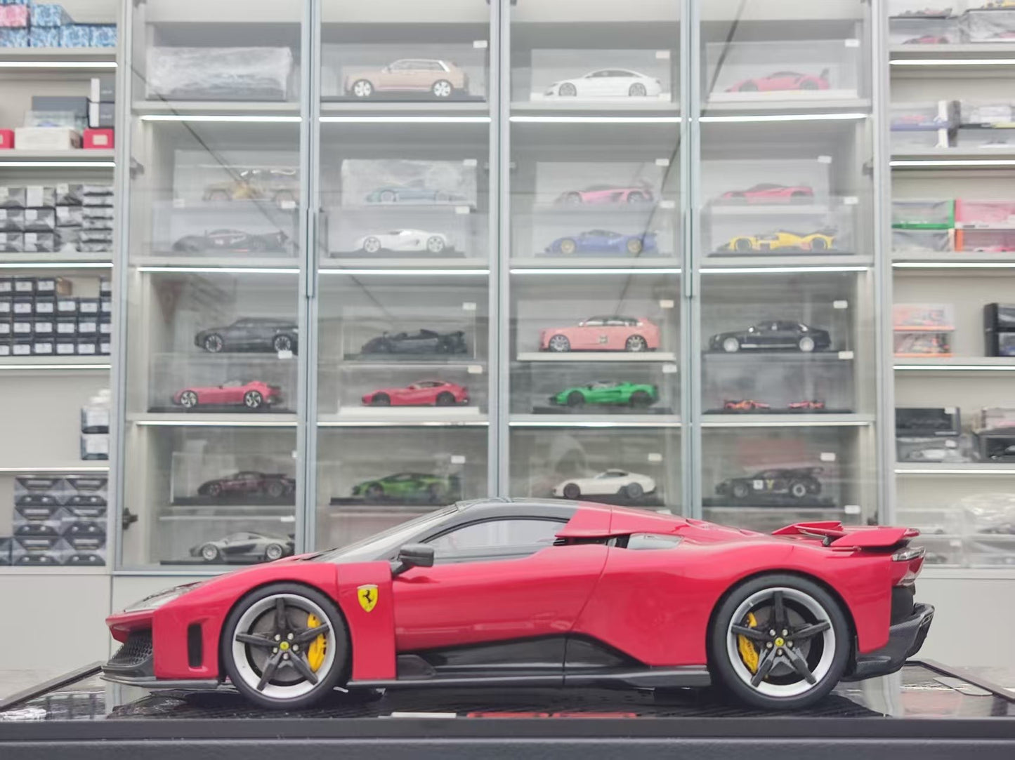 BBR 1/18 Ferrari F80 (New King of the Road) Carbon Base, Standard Red/Silver Carbon Fiber Wheels P18253A1CH