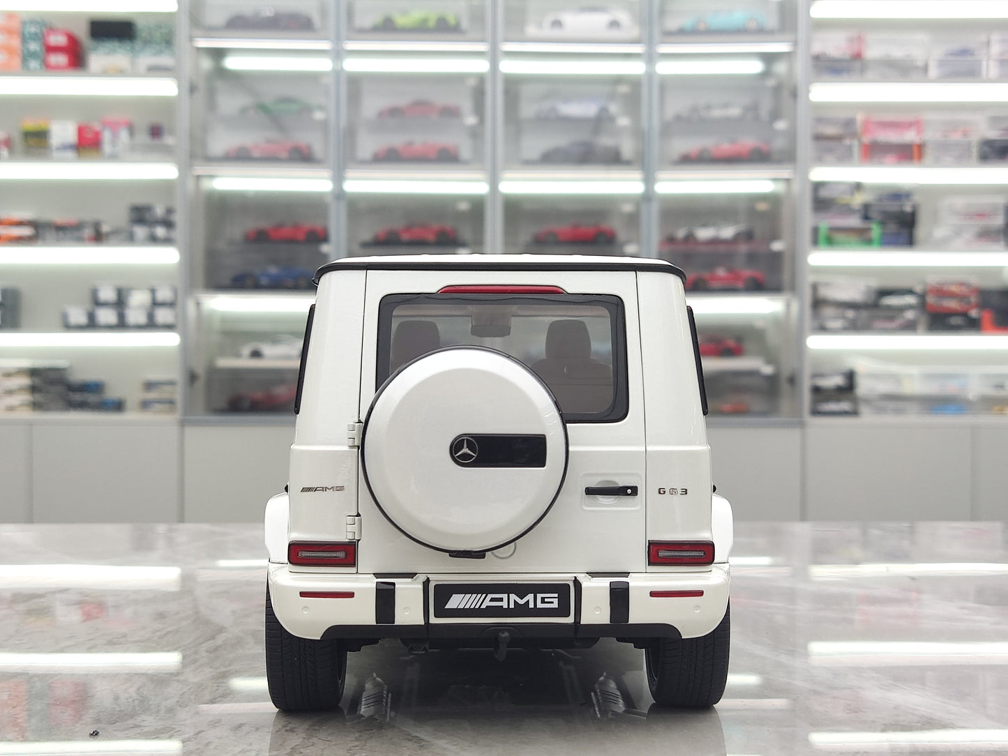 AUTO Art 1/18 Mercedes-Benz AMG G63 2019 Metallic White Simulation Model Car 76356