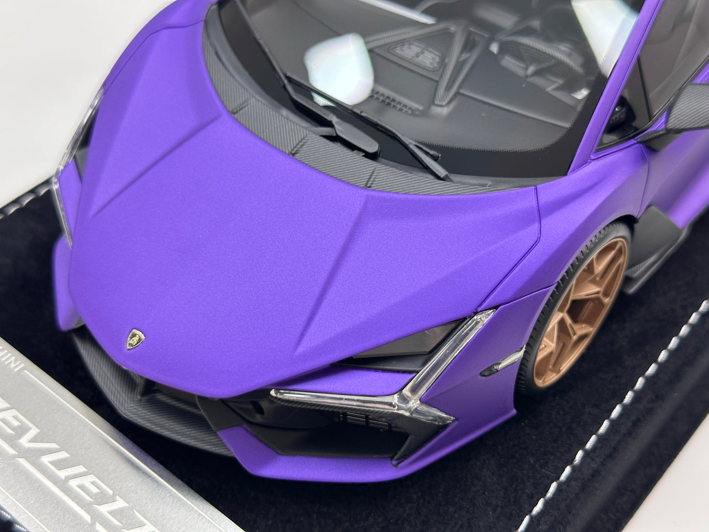 HH Model 1/18 Lamborghini Revuelto Matte Purple HH618