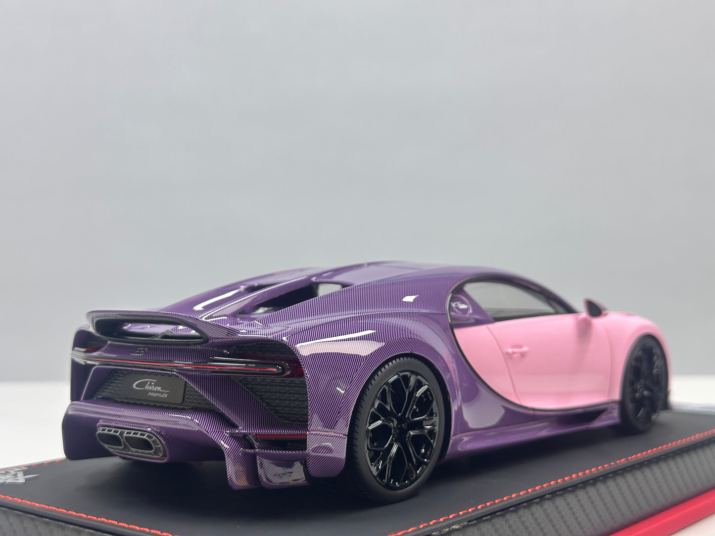 BBA MODEL 1/18 Bugatti Chiron Profilee in Girly Pink BBA074