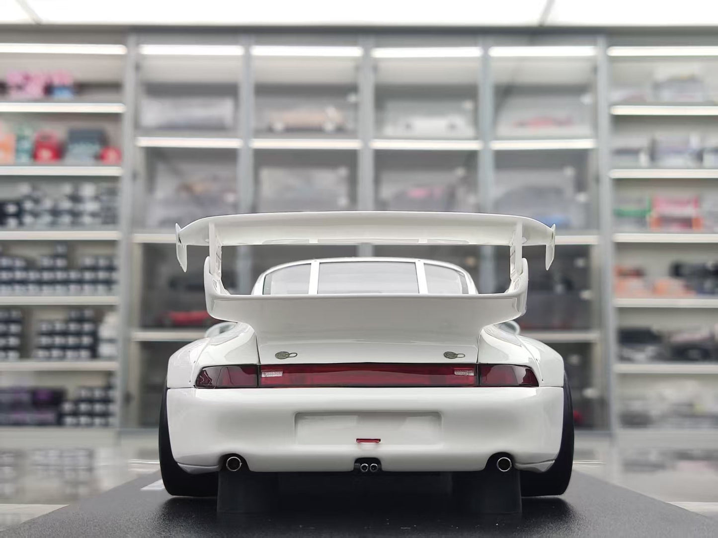 GT Spirit 1/18 Porsche 911 [993] GT2 EVO White GT532