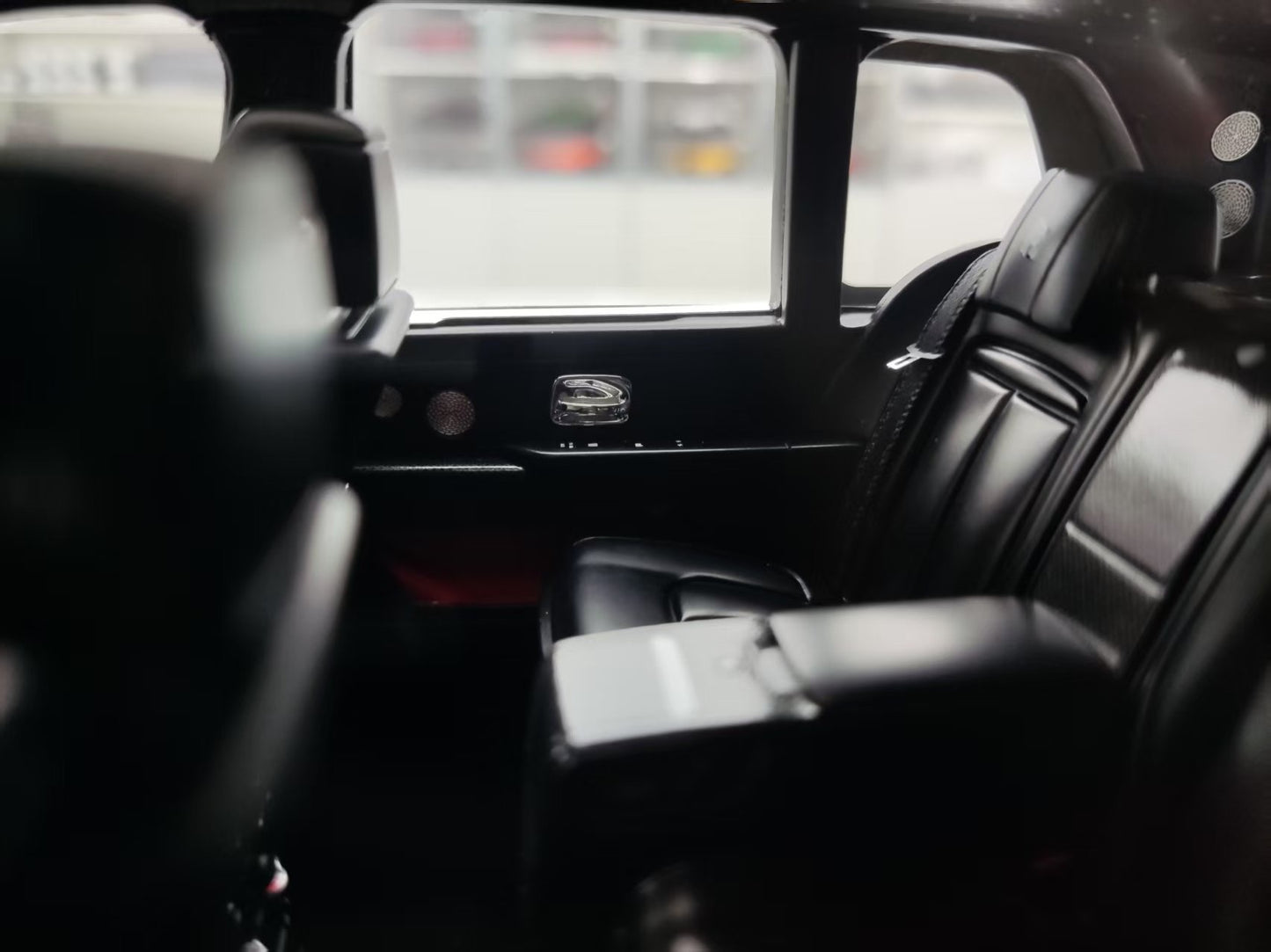 HH Model 1/18 Rolls-Royce Cullinan Series II Phoenix Red HH541